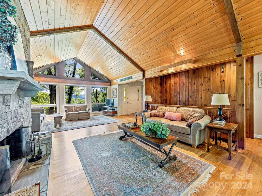 796 Hawk Mountain Road, Lake Toxaway, NC 28747.  MLS# CAR4158515, YatesRealty ID 137. 