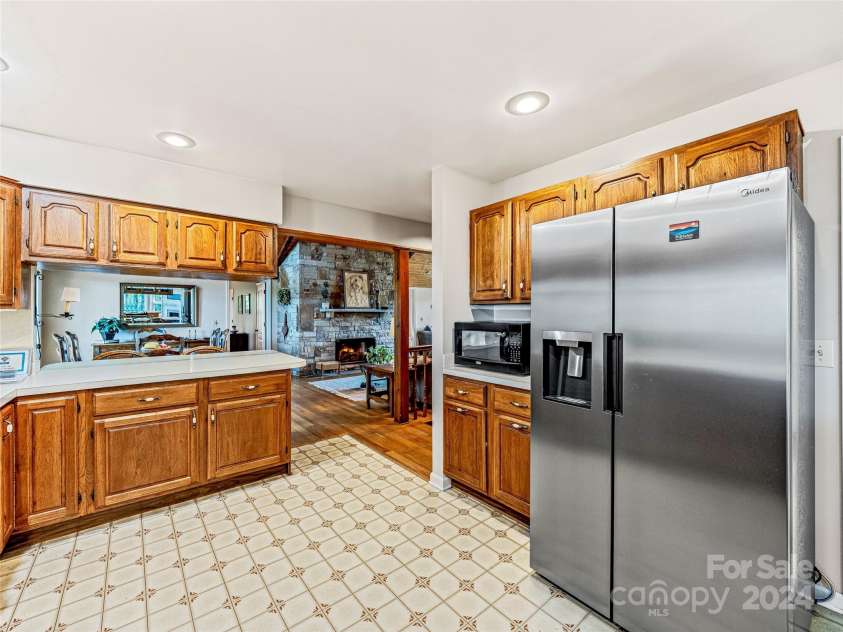 796 Hawk Mountain Road, Lake Toxaway, NC 28747.  MLS# CAR4158515, YatesRealty ID 137. 