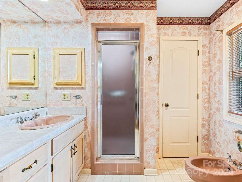 796 Hawk Mountain Road, Lake Toxaway, NC 28747.  MLS# CAR4158515, YatesRealty ID 137. 