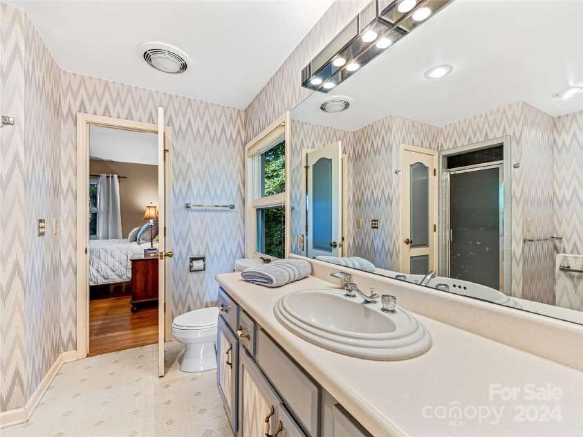 796 Hawk Mountain Road, Lake Toxaway, NC 28747.  MLS# CAR4158515, YatesRealty ID 137. 