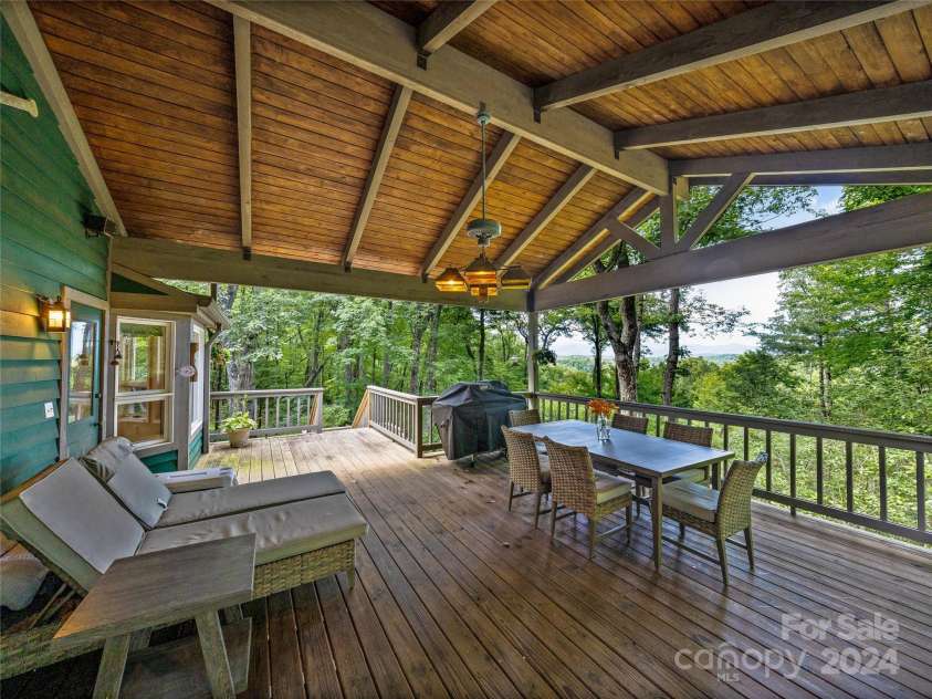 796 Hawk Mountain Road, Lake Toxaway, NC 28747.  MLS# CAR4158515, YatesRealty ID 137. 