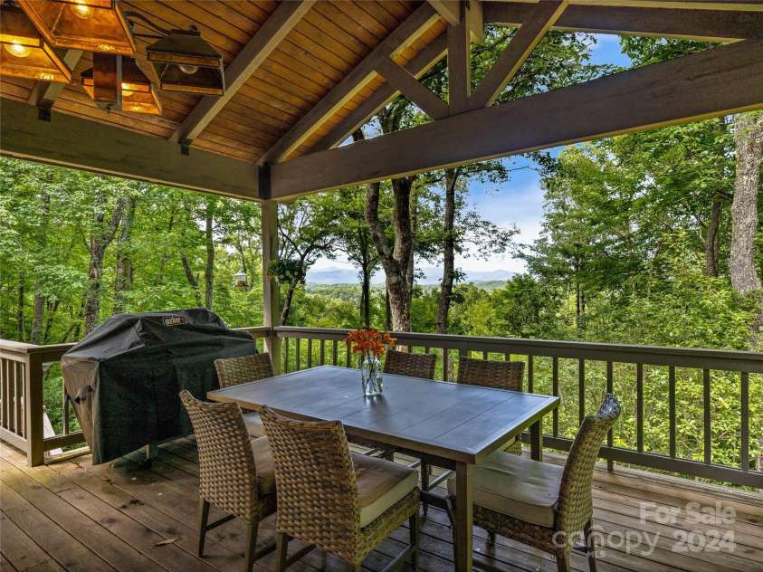 796 Hawk Mountain Road, Lake Toxaway, NC 28747.  MLS# CAR4158515, YatesRealty ID 137. 