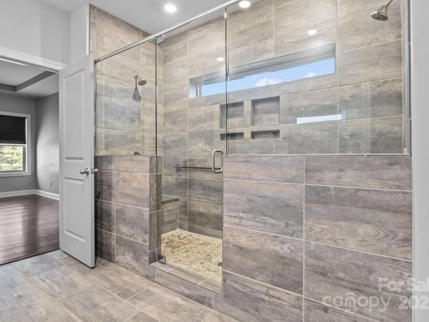 12904 Vermillion Crossing, Huntersville, NC 28078.  MLS# CAR4218955, YatesRealty ID 1370. PRIMARY SHOWER