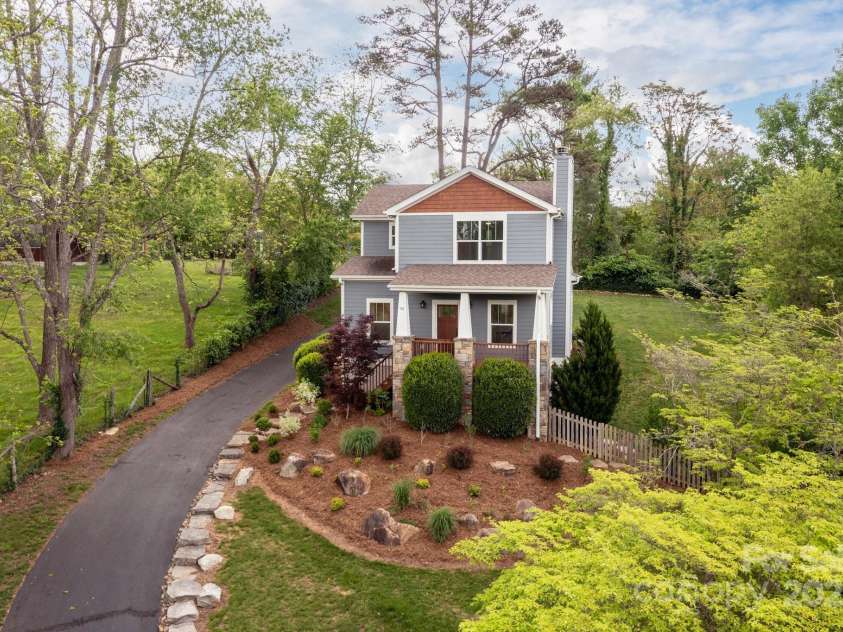 95 Beaver Drive, Asheville, NC 28804.  MLS# CAR4258303, YatesRealty ID 13700. Beautiful Setting