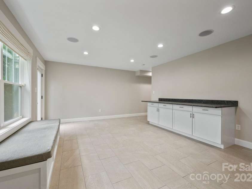 95 Beaver Drive, Asheville, NC 28804.  MLS# CAR4258303, YatesRealty ID 13700. Endless Potential with Basement