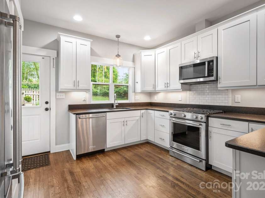 95 Beaver Drive, Asheville, NC 28804.  MLS# CAR4258303, YatesRealty ID 13700. Great Cabinet Space and Leathered Granite Counters