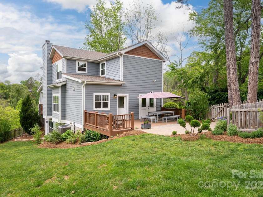95 Beaver Drive, Asheville, NC 28804.  MLS# CAR4258303, YatesRealty ID 13700. Outdoor Living at Its Best!