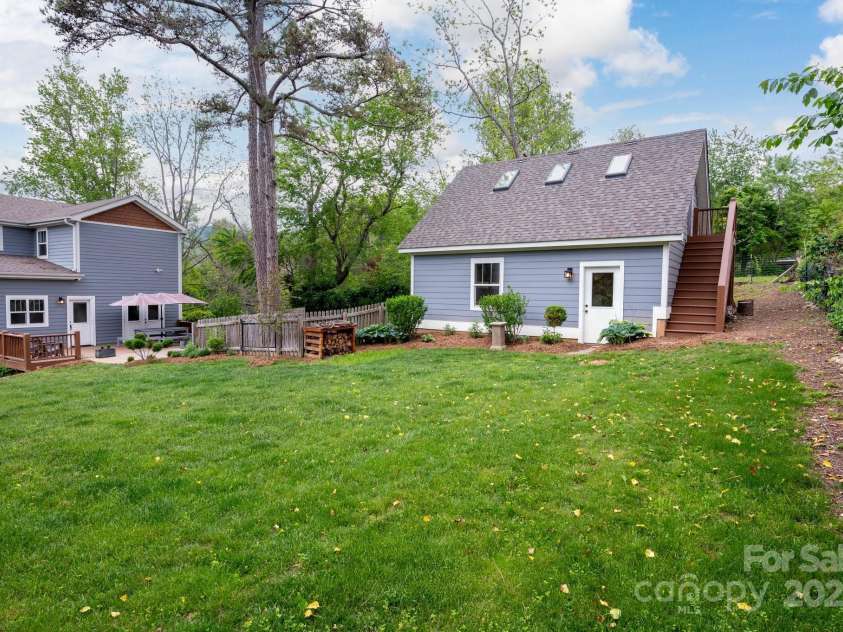 95 Beaver Drive, Asheville, NC 28804.  MLS# CAR4258303, YatesRealty ID 13700. Yard is Perfect for Play or Pets