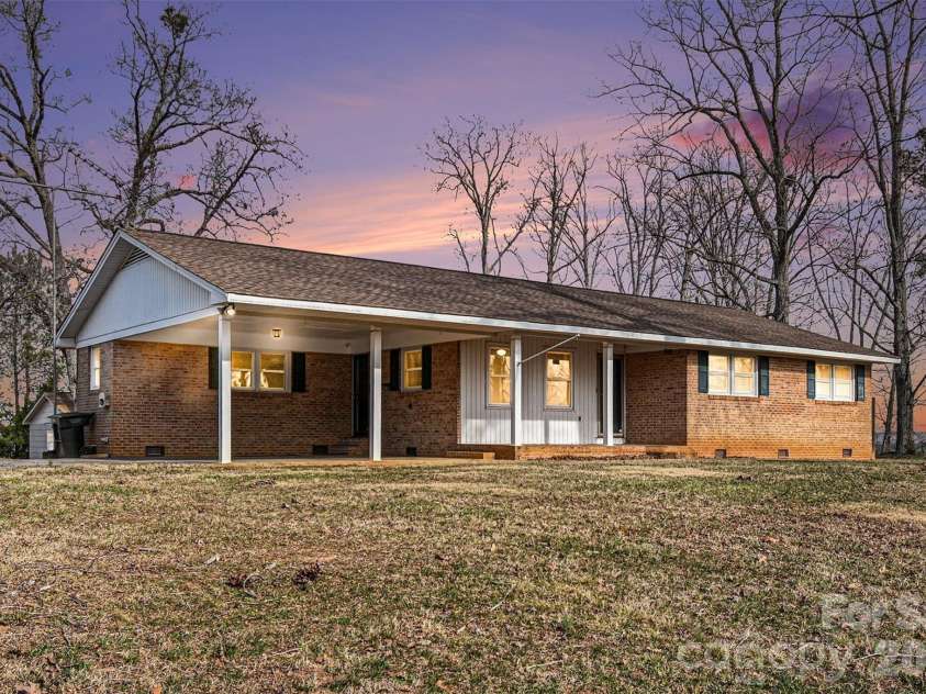 238 Lakeview Drive, Blacksburg, SC 29702.  MLS# CAR4338357, YatesRealty ID 13701. 