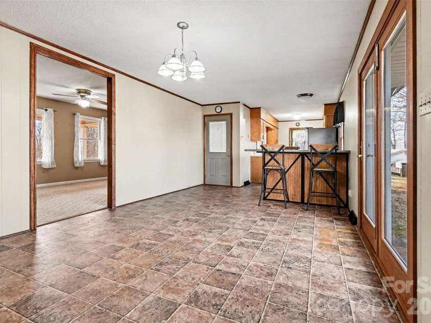 238 Lakeview Drive, Blacksburg, SC 29702.  MLS# CAR4338357, YatesRealty ID 13701. 