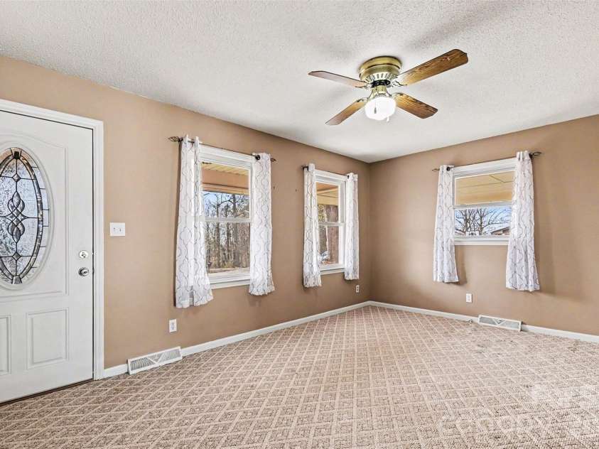 238 Lakeview Drive, Blacksburg, SC 29702.  MLS# CAR4338357, YatesRealty ID 13701. 