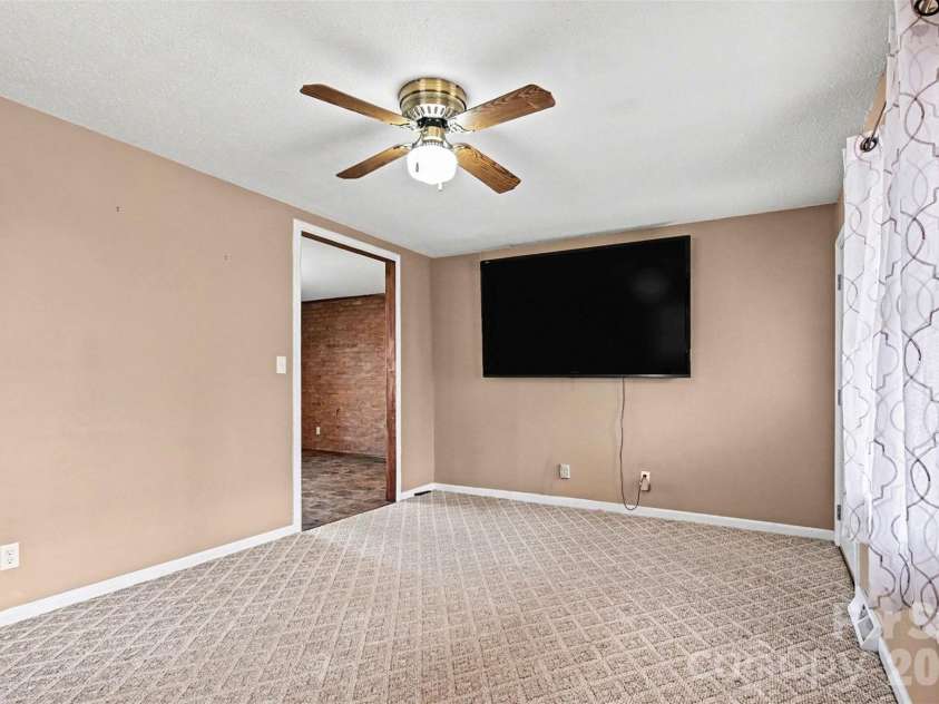238 Lakeview Drive, Blacksburg, SC 29702.  MLS# CAR4338357, YatesRealty ID 13701. 