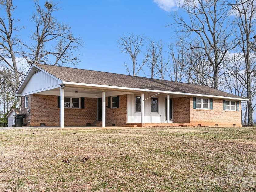 238 Lakeview Drive, Blacksburg, SC 29702.  MLS# CAR4338357, YatesRealty ID 13701. 