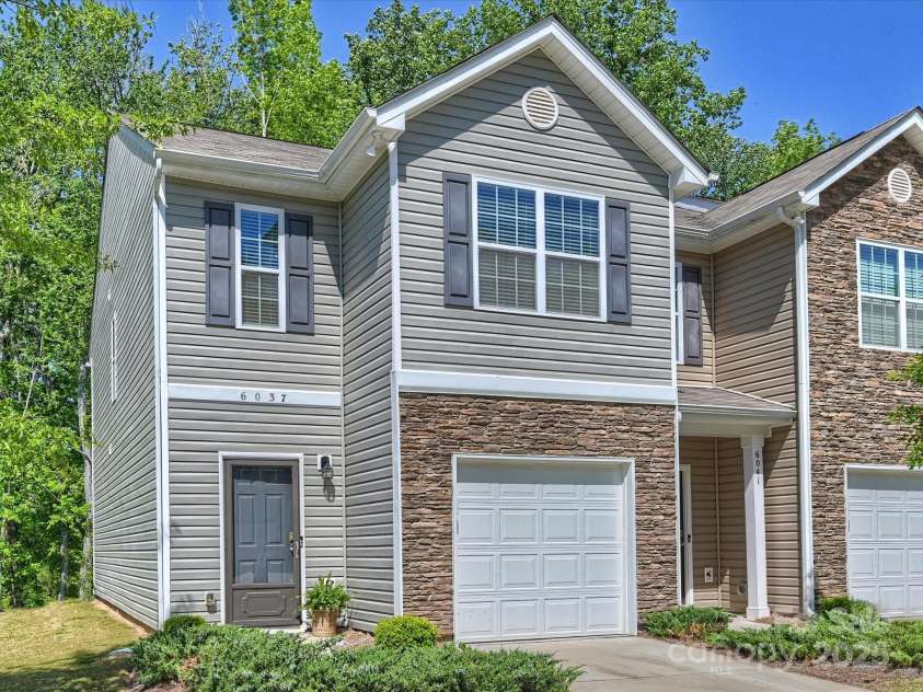 6037 Guildford Hill Lane, Charlotte, NC 28215.  MLS# CAR4252124, YatesRealty ID 13701. 