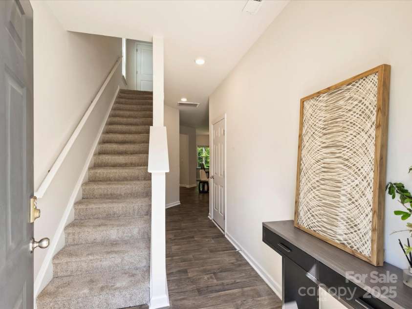 6037 Guildford Hill Lane, Charlotte, NC 28215.  MLS# CAR4252124, YatesRealty ID 13701. 