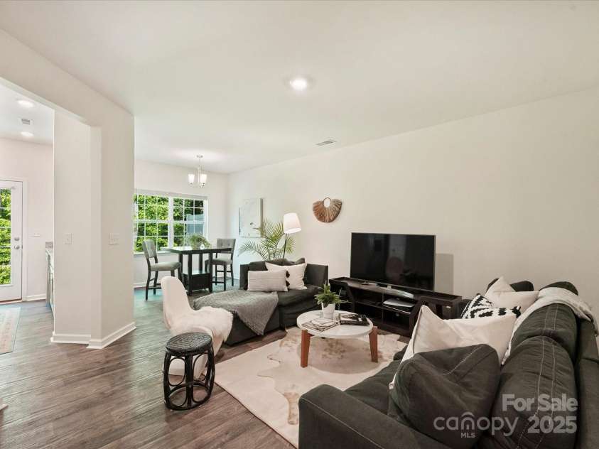 6037 Guildford Hill Lane, Charlotte, NC 28215.  MLS# CAR4252124, YatesRealty ID 13701. 