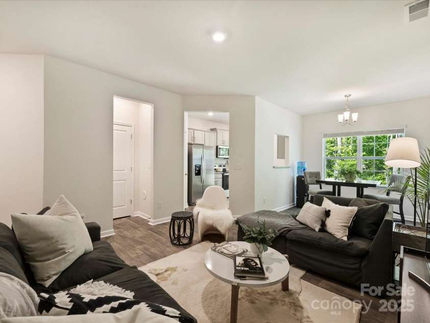 6037 Guildford Hill Lane, Charlotte, NC 28215.  MLS# CAR4252124, YatesRealty ID 13701. 