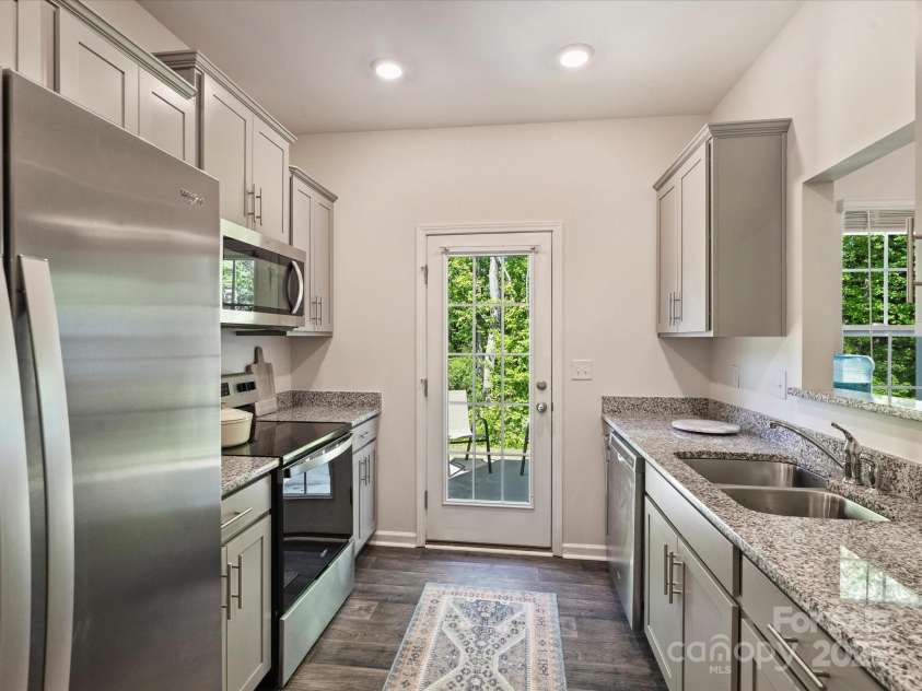 6037 Guildford Hill Lane, Charlotte, NC 28215.  MLS# CAR4252124, YatesRealty ID 13701. 