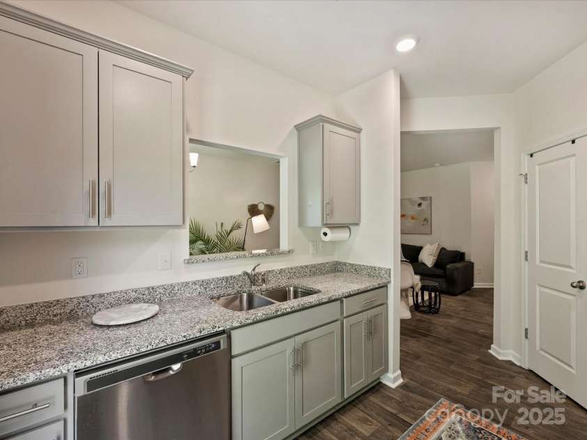 6037 Guildford Hill Lane, Charlotte, NC 28215.  MLS# CAR4252124, YatesRealty ID 13701. 
