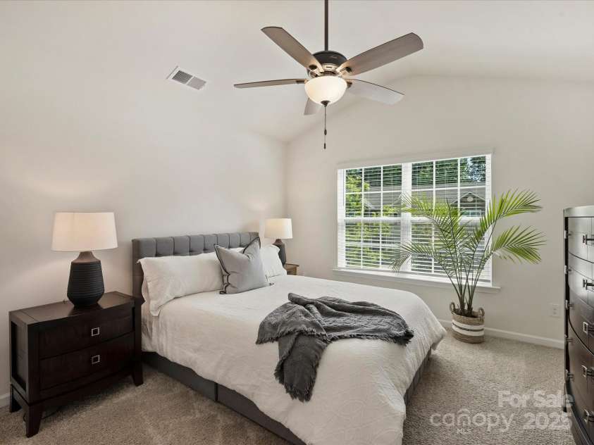 6037 Guildford Hill Lane, Charlotte, NC 28215.  MLS# CAR4252124, YatesRealty ID 13701. 
