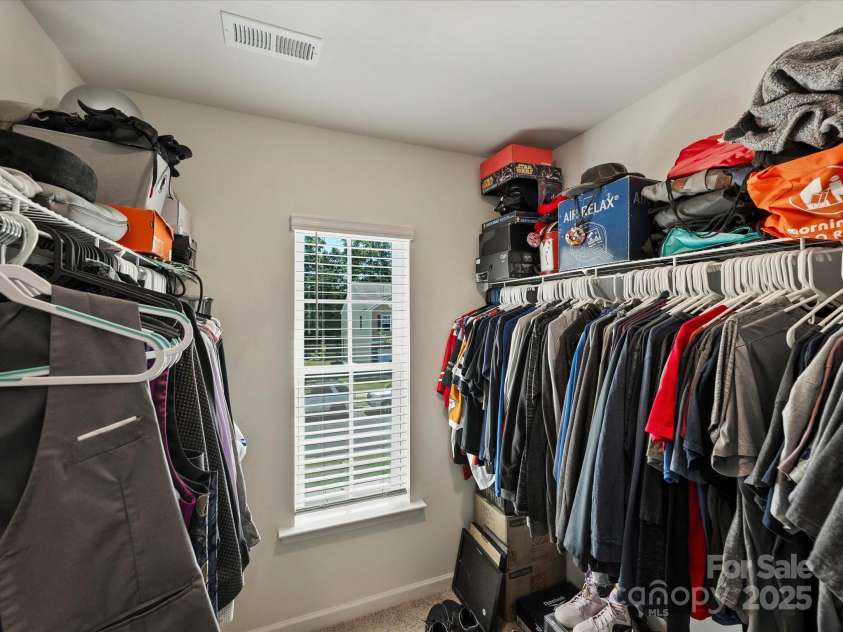 6037 Guildford Hill Lane, Charlotte, NC 28215.  MLS# CAR4252124, YatesRealty ID 13701. 