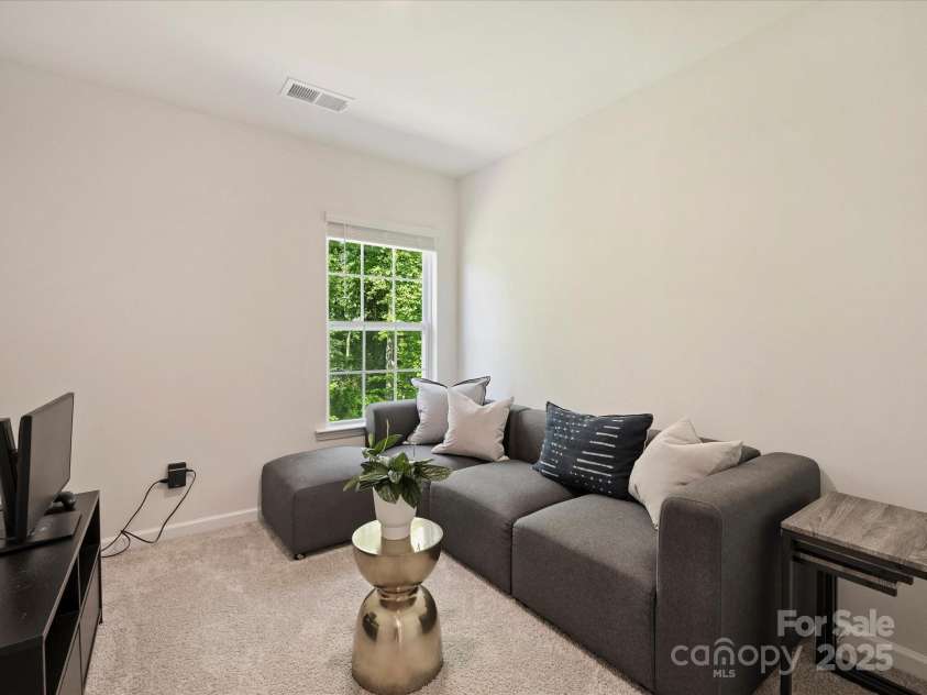 6037 Guildford Hill Lane, Charlotte, NC 28215.  MLS# CAR4252124, YatesRealty ID 13701. 