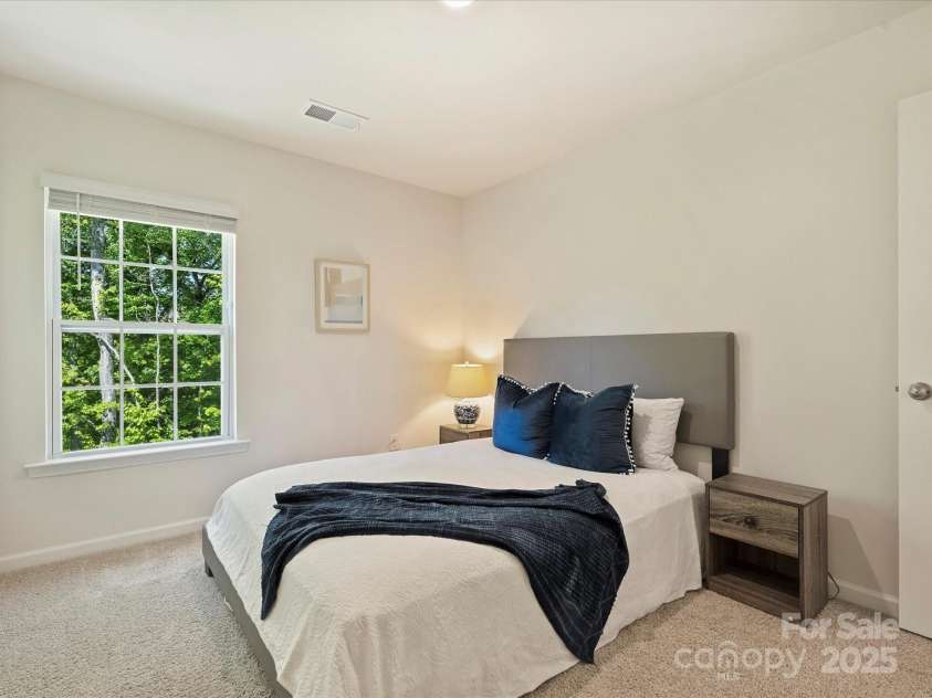 6037 Guildford Hill Lane, Charlotte, NC 28215.  MLS# CAR4252124, YatesRealty ID 13701. 