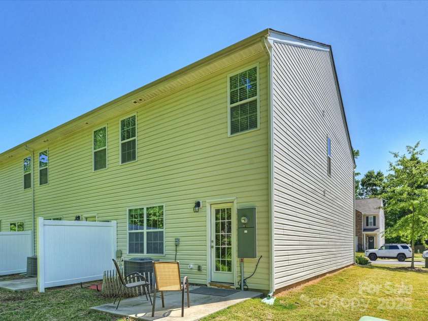 6037 Guildford Hill Lane, Charlotte, NC 28215.  MLS# CAR4252124, YatesRealty ID 13701. 