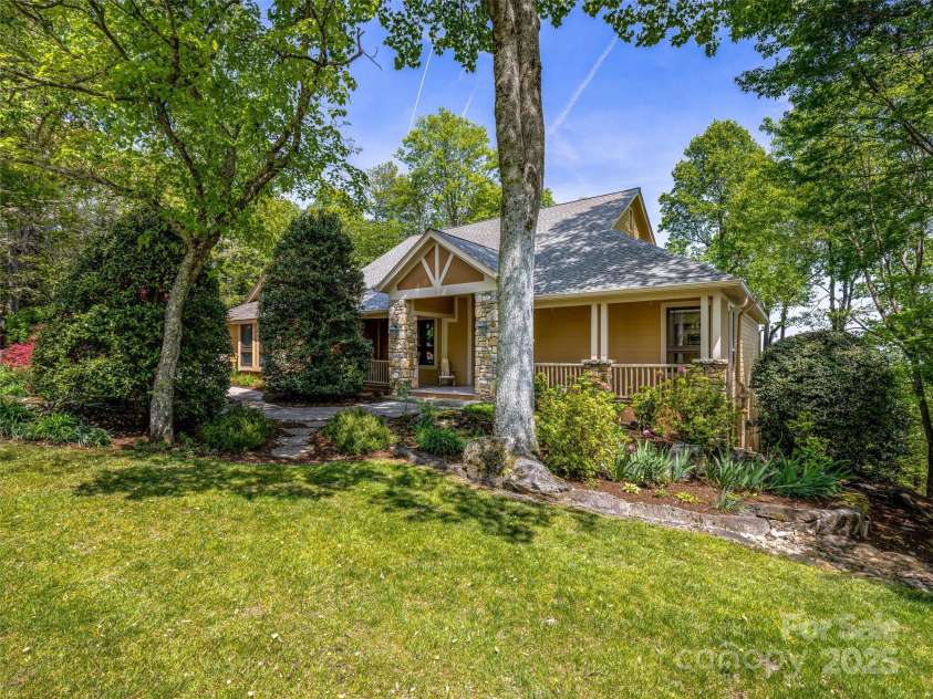 543 Hagen Drive, Hendersonville, NC 28739.  MLS# CAR4252994, YatesRealty ID 13702. 