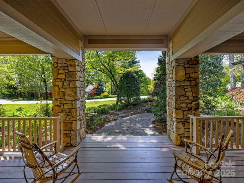 543 Hagen Drive, Hendersonville, NC 28739.  MLS# CAR4252994, YatesRealty ID 13702. 