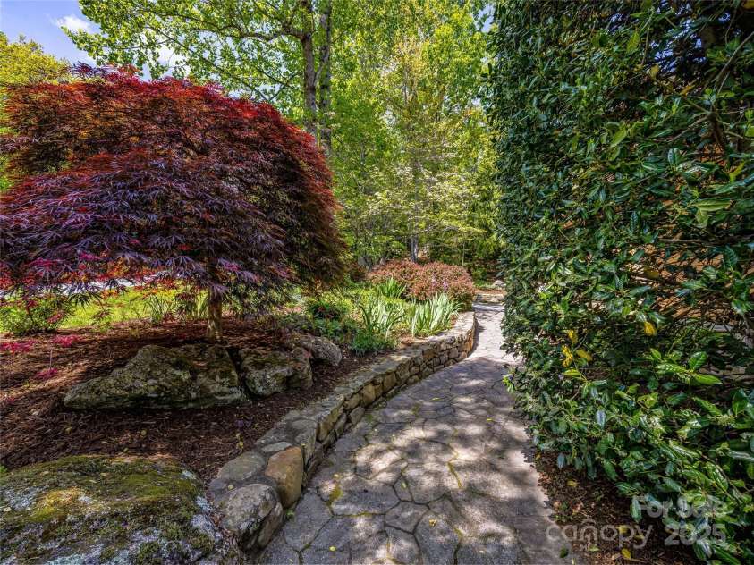 543 Hagen Drive, Hendersonville, NC 28739.  MLS# CAR4252994, YatesRealty ID 13702. 