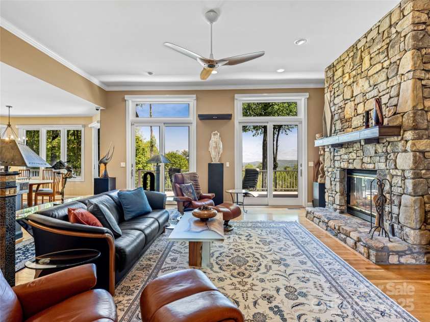 543 Hagen Drive, Hendersonville, NC 28739.  MLS# CAR4252994, YatesRealty ID 13702. 