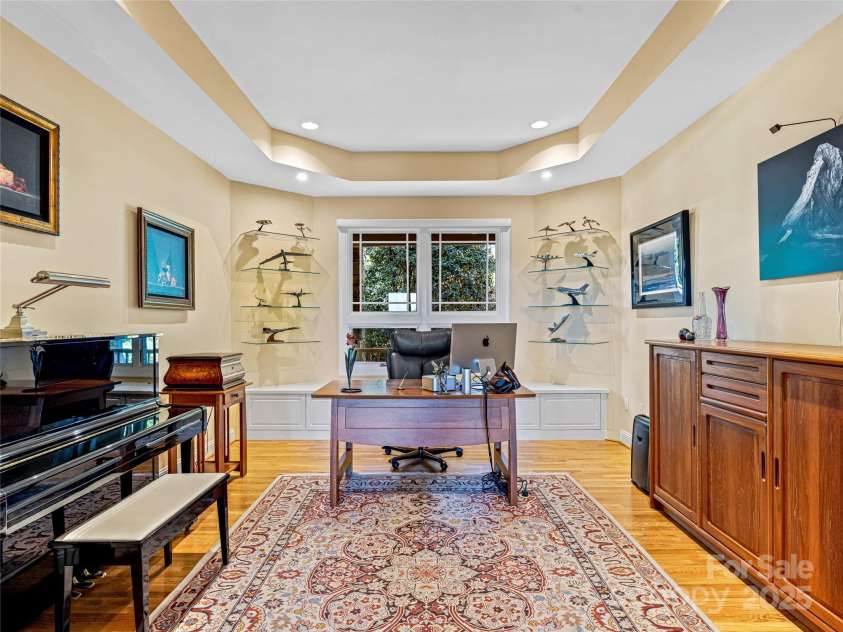 543 Hagen Drive, Hendersonville, NC 28739.  MLS# CAR4252994, YatesRealty ID 13702. 