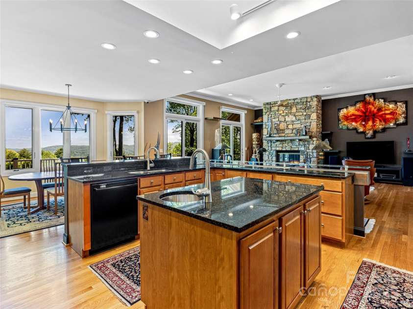 543 Hagen Drive, Hendersonville, NC 28739.  MLS# CAR4252994, YatesRealty ID 13702. 