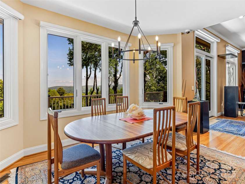 543 Hagen Drive, Hendersonville, NC 28739.  MLS# CAR4252994, YatesRealty ID 13702. 