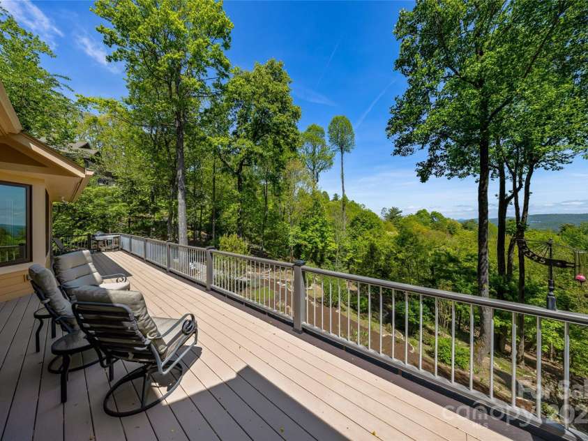 543 Hagen Drive, Hendersonville, NC 28739.  MLS# CAR4252994, YatesRealty ID 13702. 