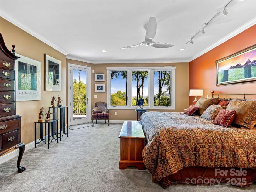 543 Hagen Drive, Hendersonville, NC 28739.  MLS# CAR4252994, YatesRealty ID 13702. 