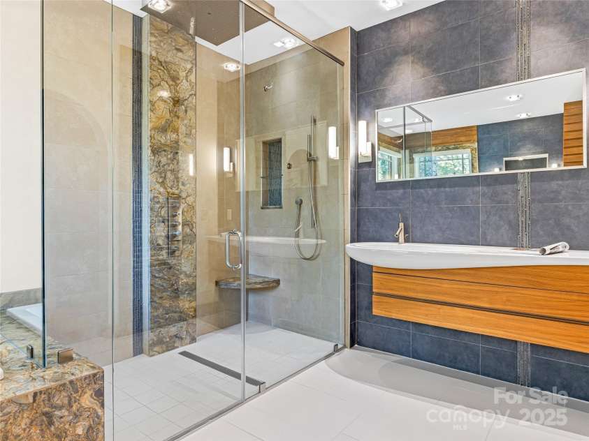 543 Hagen Drive, Hendersonville, NC 28739.  MLS# CAR4252994, YatesRealty ID 13702. 