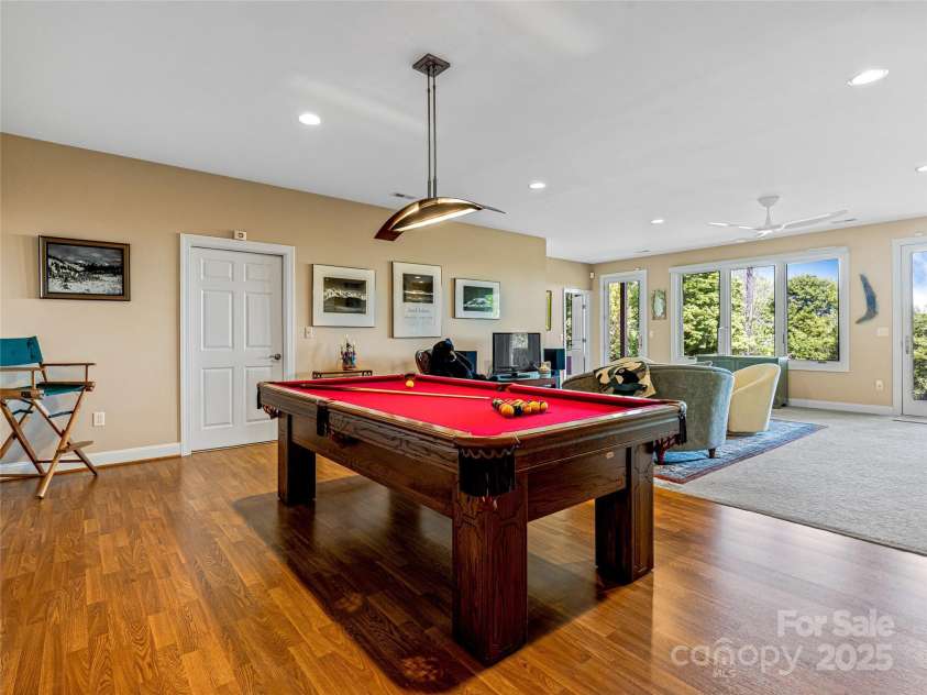 543 Hagen Drive, Hendersonville, NC 28739.  MLS# CAR4252994, YatesRealty ID 13702. 