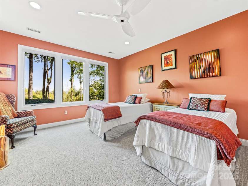 543 Hagen Drive, Hendersonville, NC 28739.  MLS# CAR4252994, YatesRealty ID 13702. 