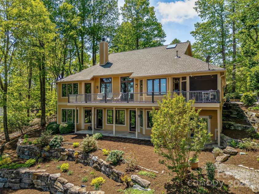 543 Hagen Drive, Hendersonville, NC 28739.  MLS# CAR4252994, YatesRealty ID 13702. 