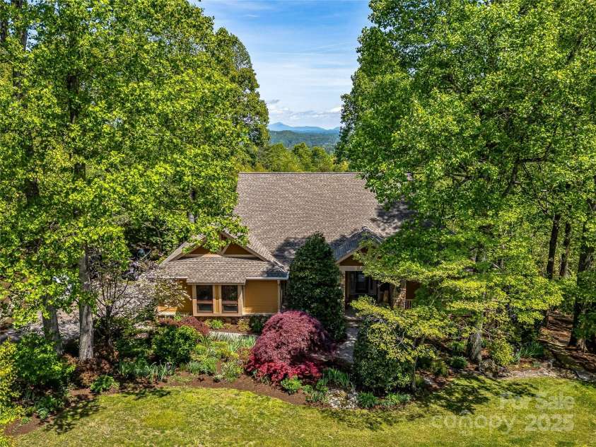 543 Hagen Drive, Hendersonville, NC 28739.  MLS# CAR4252994, YatesRealty ID 13702. 
