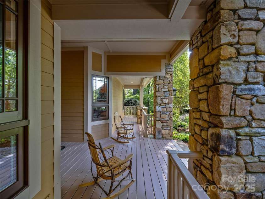 543 Hagen Drive, Hendersonville, NC 28739.  MLS# CAR4252994, YatesRealty ID 13702. 