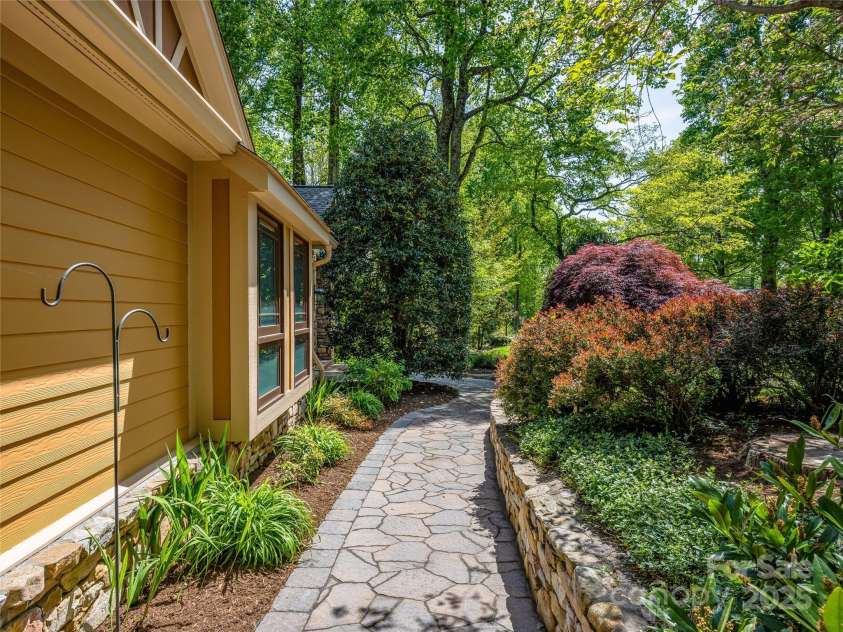 543 Hagen Drive, Hendersonville, NC 28739.  MLS# CAR4252994, YatesRealty ID 13702. 