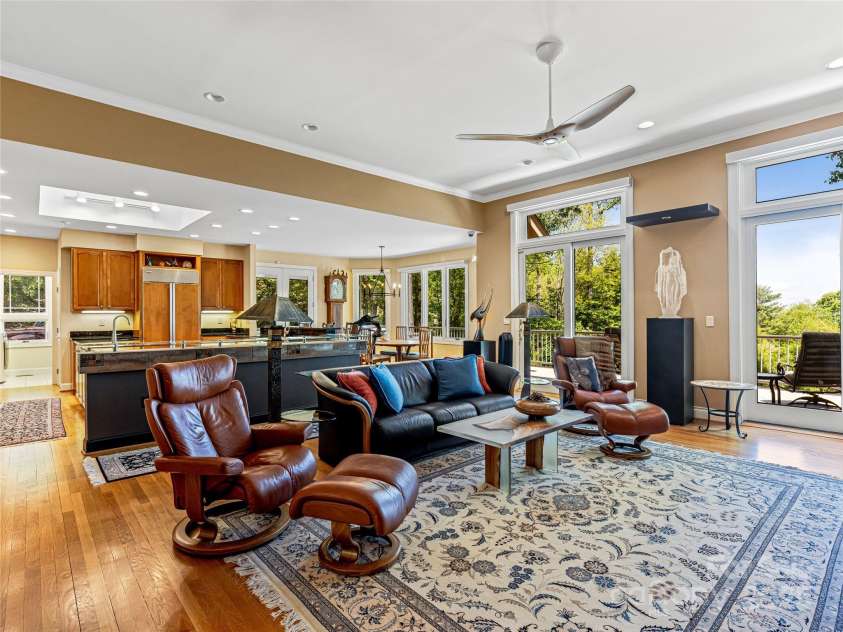 543 Hagen Drive, Hendersonville, NC 28739.  MLS# CAR4252994, YatesRealty ID 13702. 