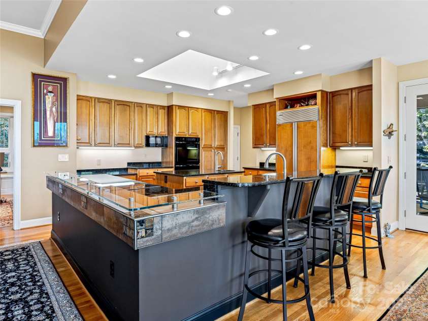 543 Hagen Drive, Hendersonville, NC 28739.  MLS# CAR4252994, YatesRealty ID 13702. 