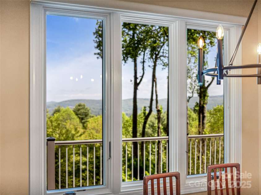 543 Hagen Drive, Hendersonville, NC 28739.  MLS# CAR4252994, YatesRealty ID 13702. 