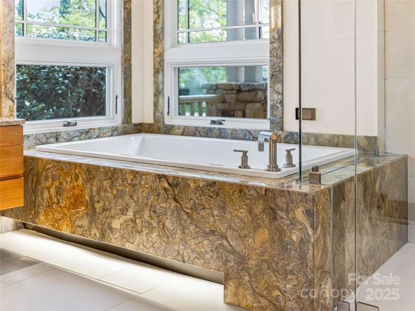 543 Hagen Drive, Hendersonville, NC 28739.  MLS# CAR4252994, YatesRealty ID 13702. 