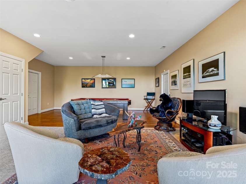 543 Hagen Drive, Hendersonville, NC 28739.  MLS# CAR4252994, YatesRealty ID 13702. 