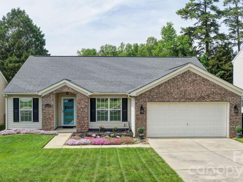8409 Ewen Circle, Charlotte, NC 28269.  MLS# CAR4369850, YatesRealty ID 13705. 